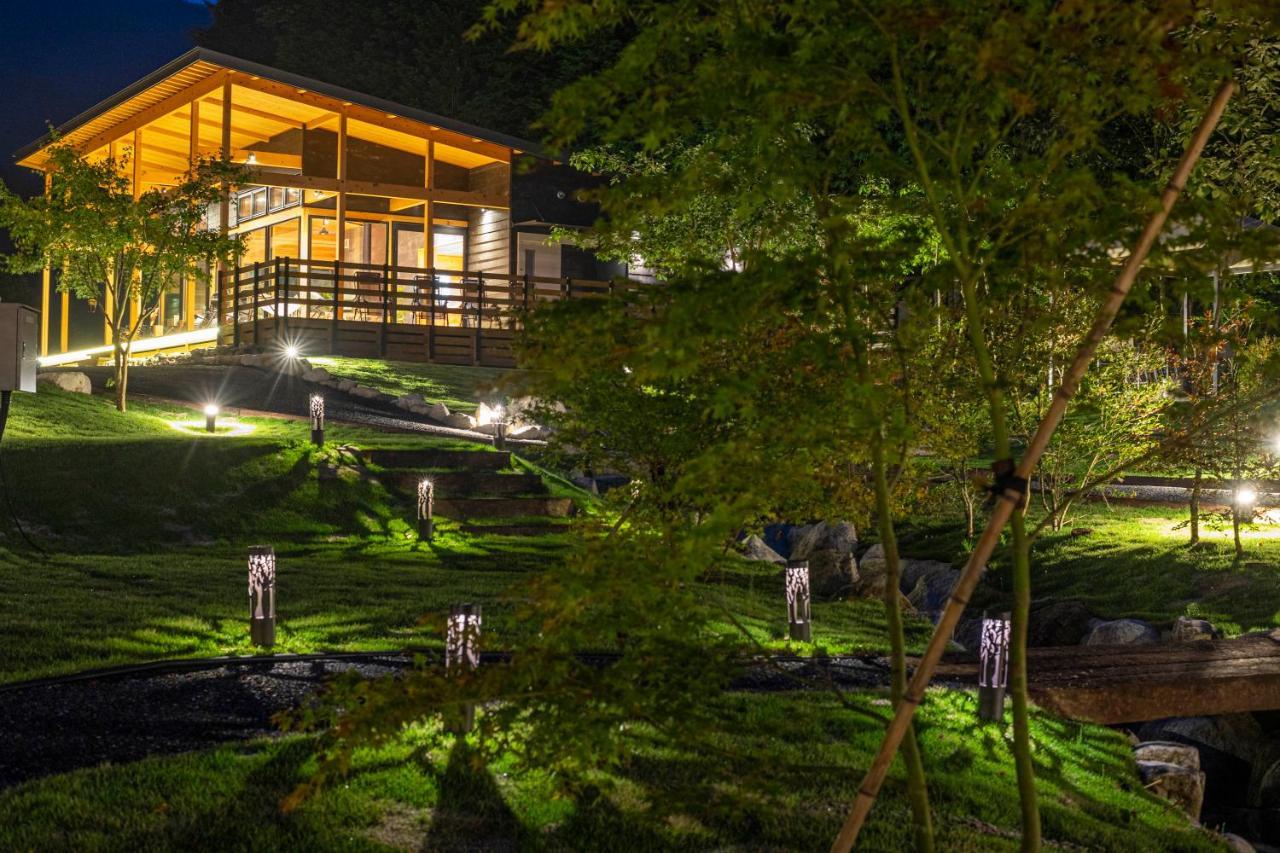 Mokki Stardust Glamping Luxury tent Achi